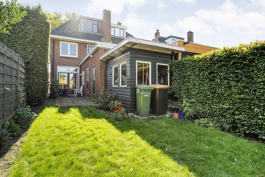 Twee-onder-één-kap te koop: Waarbekenplein 4, Hengelo