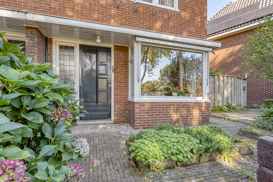 Twee-onder-één-kap te koop: Waarbekenplein 4, Hengelo