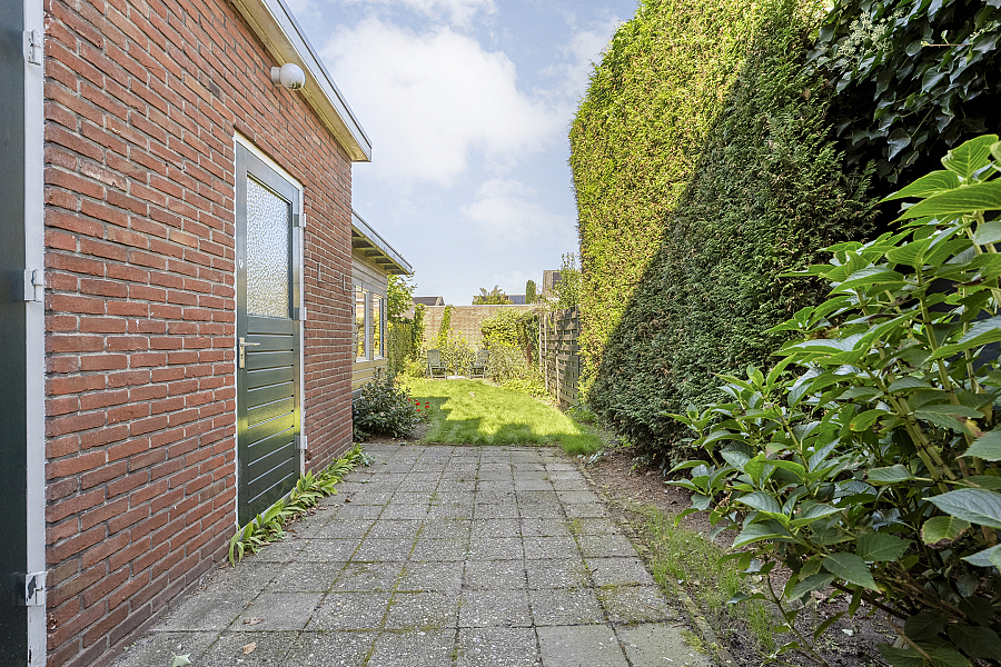 Twee-onder-één-kap te koop: Waarbekenplein 4, Hengelo